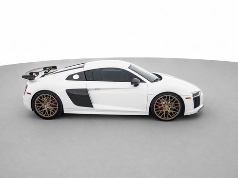 Used 2018 Audi R8 V10 w/ Premium Package RWD image 4