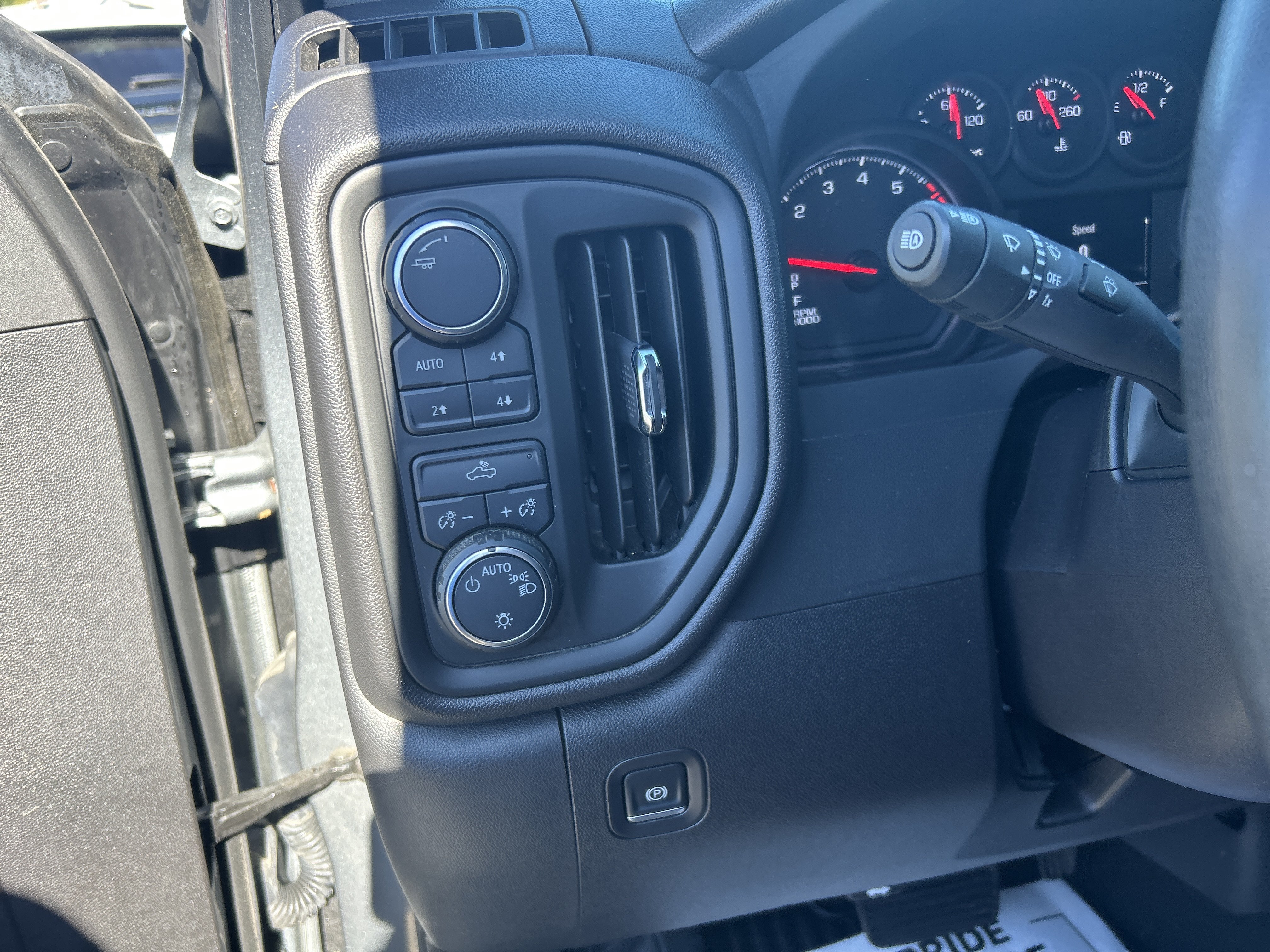 Used 2024 Chevrolet Silverado 1500 Custom Trail Boss w/ LPO, Dark Essentials Package AWD/4WD image 22