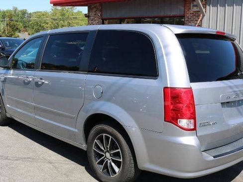 Used 2017 Dodge Grand Caravan SE FWD image 5