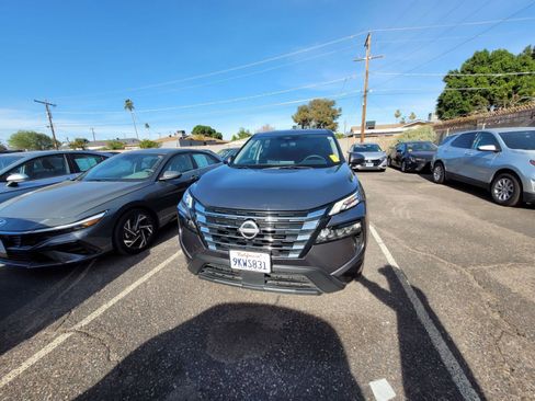 Used 2024 Nissan Rogue SV image 8