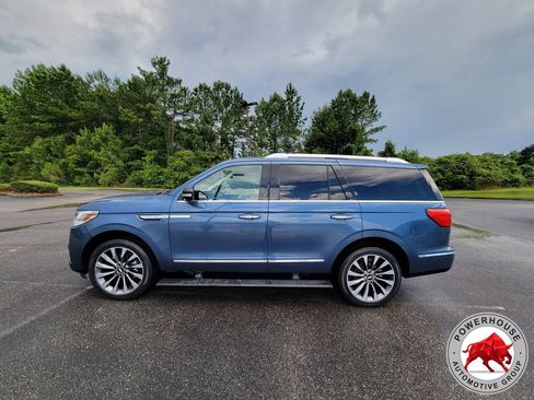 Used 2019 Lincoln Navigator Select RWD image 3