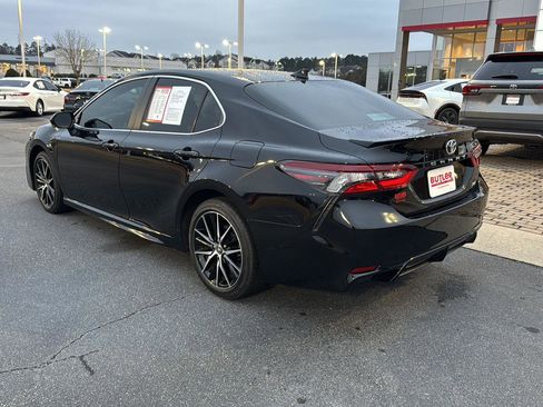Certified 2024 Toyota Camry SE image 3