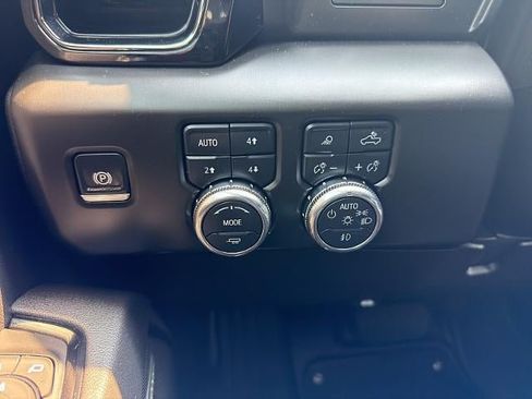 Used 2025 GMC Sierra 2500 AT4 AWD/4WD image 36