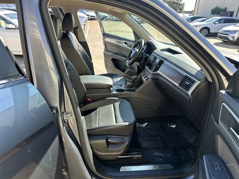 Used 2021 Volkswagen Atlas SE image 48