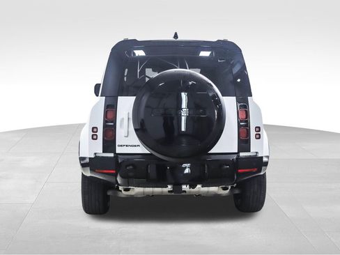Used 2025 Land Rover Defender 110 X-Dynamic SE image 4