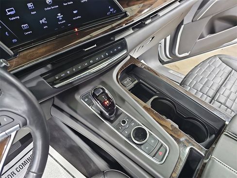 Used 2022 Cadillac Escalade Sport Platinum w/ LPO, ONYX Package image 28