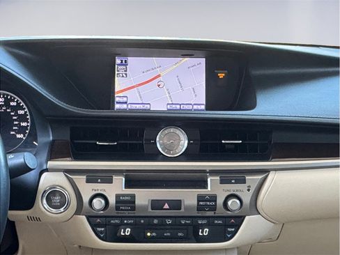 Used 2014 Lexus ES 350 w/ Luxury Package image 11