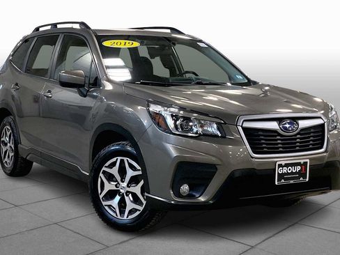 Used 2019 Subaru Forester Premium w/ All-Weather Package image 3