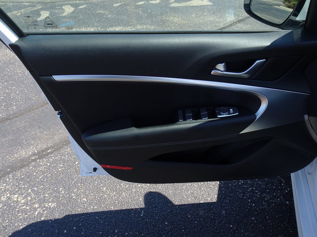 Used 2022 Genesis G70 2.0T AWD/4WD image 14