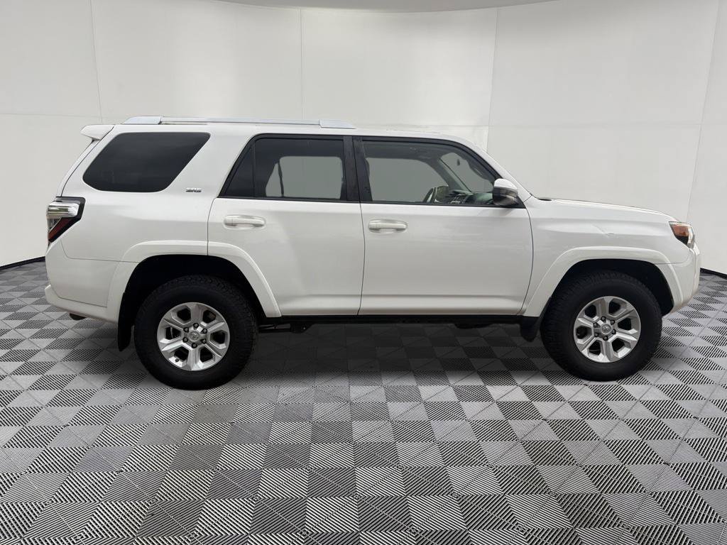Used 2016 Toyota 4Runner SR5 AWD/4WD image 9