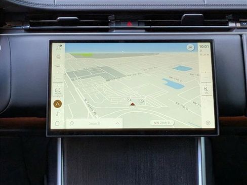 Used 2025 Land Rover Range Rover SE image 10