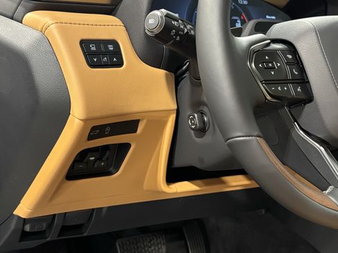 New 2026 Lexus LX 600 4WD w/ Luxury Package image 17