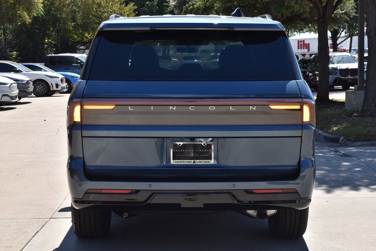 New 2027 Lincoln Navigator Reserve w/ Jet Appearance Package AWD/4WD image 8