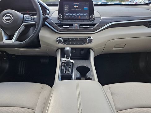 Used 2025 Nissan Altima 2.5 SV image 10