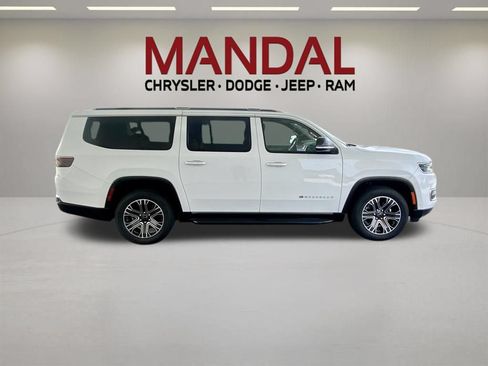 Used 2025 Jeep Wagoneer L Series II AWD/4WD image 5