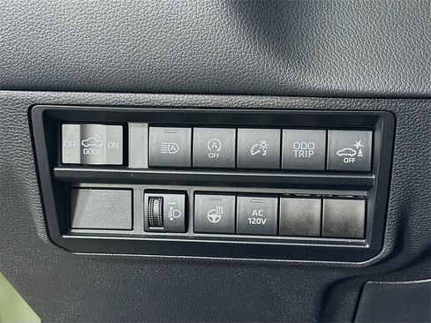 Used 2023 Toyota Tundra Limited image 22