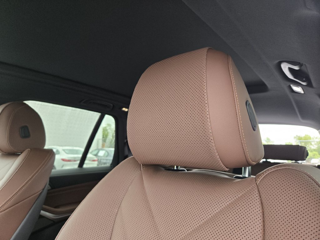 Used 2026 BMW X5 xDrive50e w/ M Sport Package AWD/4WD image 18