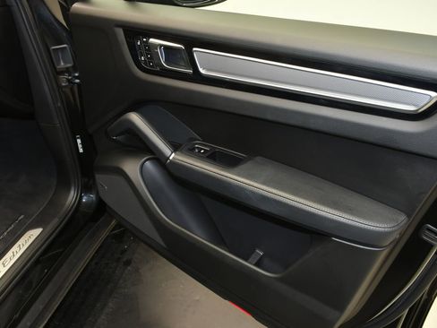 Certified 2023 Porsche Cayenne Platinum Edition AWD/4WD image 26