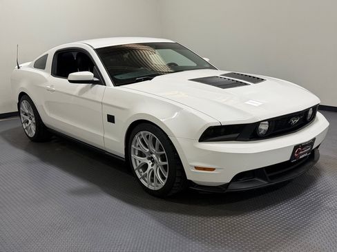 Used 2012 Ford Mustang GT Premium w/ Electronics Pkg RWD image 4