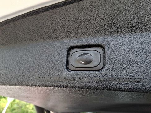 Used 2018 Ford Explorer XLT w/ Equipment Group 202A AWD/4WD image 32