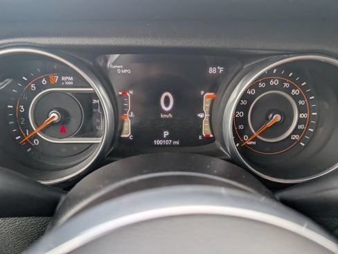 Used 2018 Jeep Wrangler Unlimited Sahara AWD/4WD image 14
