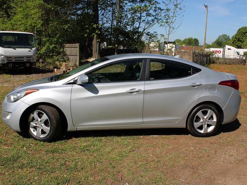 Used 2013 Hyundai Elantra GLS w/ Preferred Pkg image 12