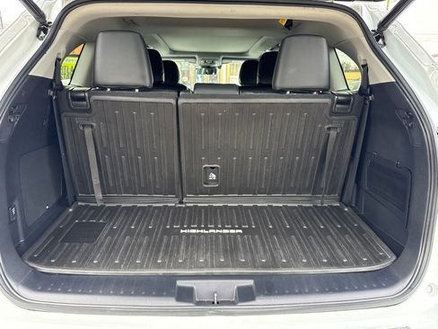 Used 2022 Toyota Highlander Platinum image 14