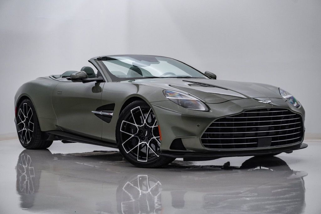 Used 2026 Aston Martin Vanquish Convertible RWD image 1