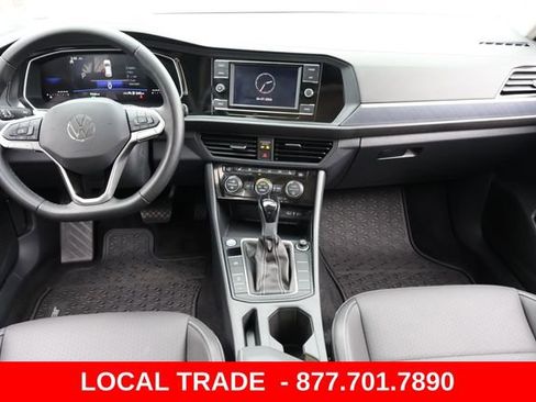 Used 2024 Volkswagen Jetta SE FWD image 17