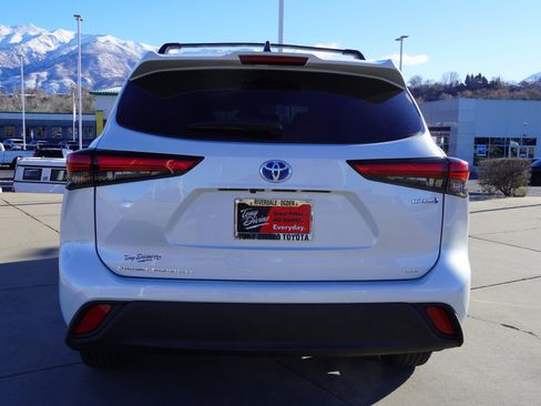 Certified 2023 Toyota Highlander LE image 7