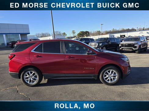 Used 2023 Chevrolet Equinox LT image 2