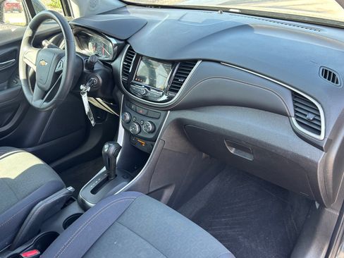 Used 2019 Chevrolet Trax LS FWD image 32
