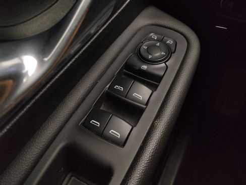 Used 2024 GMC Terrain SLE w/ Driver Convenience Package FWD image 27