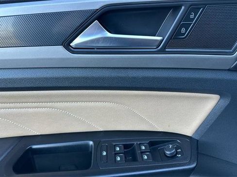 Used 2020 Volkswagen Atlas Cross Sport SEL image 11