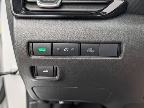 Used 2025 Nissan Sentra SV FWD image 29