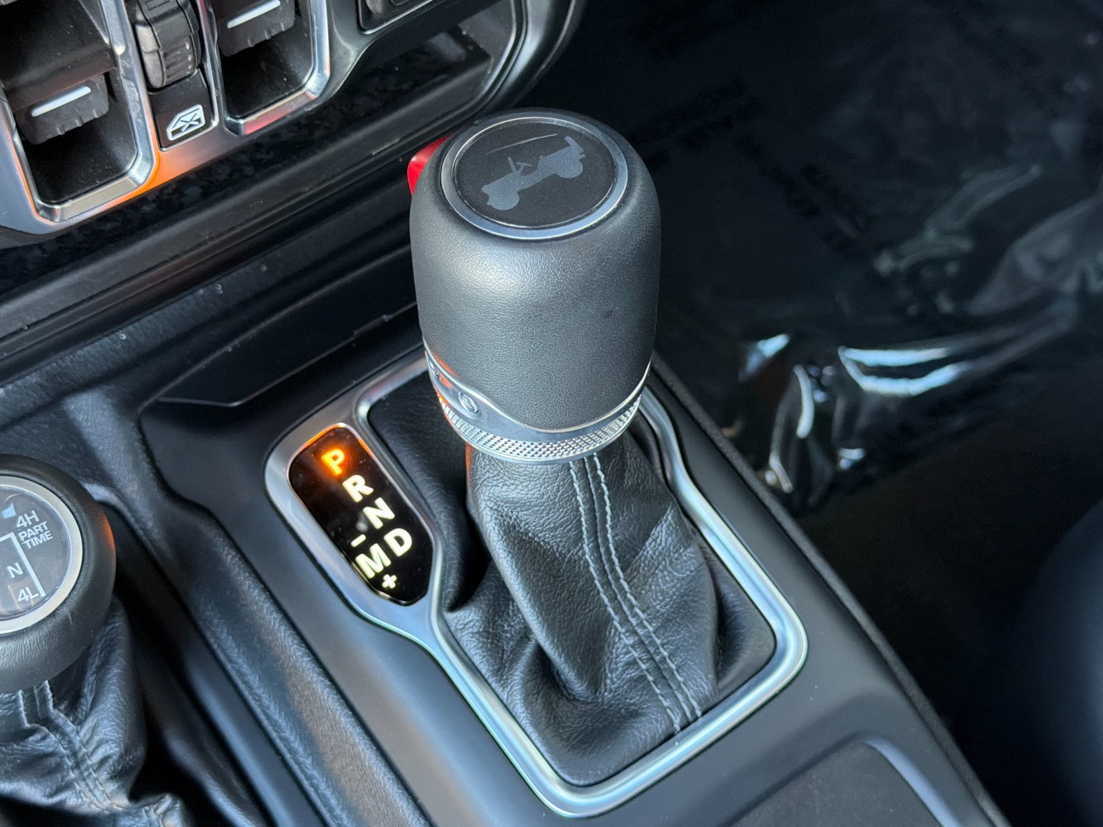 Used 2024 Jeep Wrangler Unlimited Sahara w/ Technology Group AWD/4WD image 25