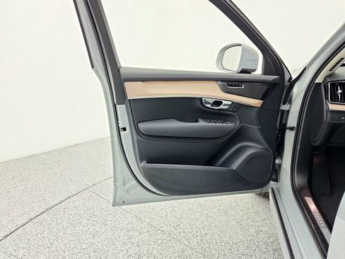 New 2026 Volvo XC90 B6 Plus w/ Protection Package Premier image 23