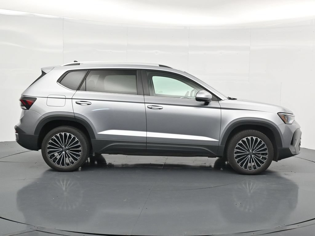 Used 2025 Volkswagen Taos SE FWD image 8