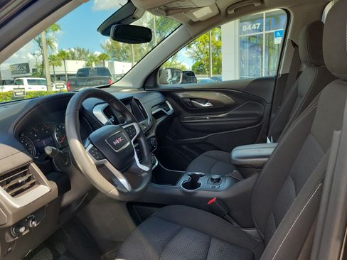 Used 2022 GMC Terrain SLE w/ Driver Convenience Package FWD image 11