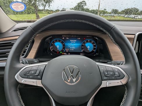Used 2026 Volkswagen Atlas SE FWD image 28