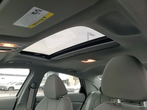 Certified 2025 Hyundai Elantra SEL image 22