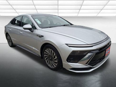 Used 2025 Hyundai Sonata Limited FWD image 1