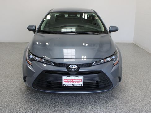 Used 2025 Toyota Corolla LE FWD image 3