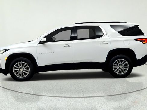 Used 2024 Chevrolet Traverse LT FWD image 2