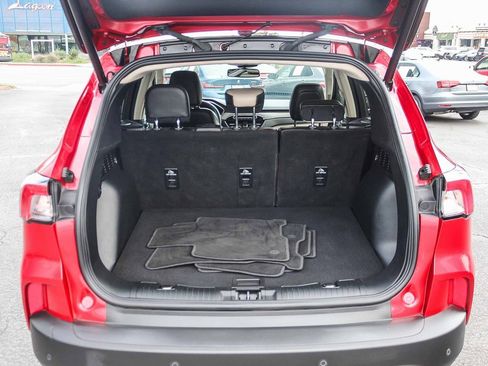 Used 2020 Ford Escape Titanium image 22