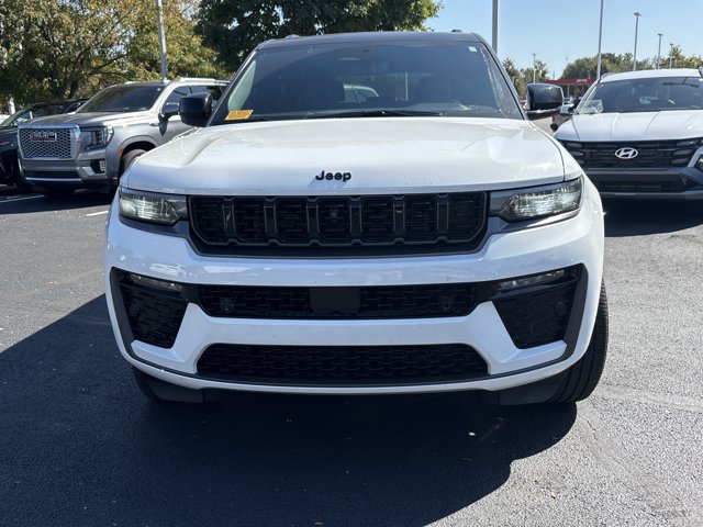 Used 2026 Jeep Grand Cherokee Limited AWD/4WD image 3