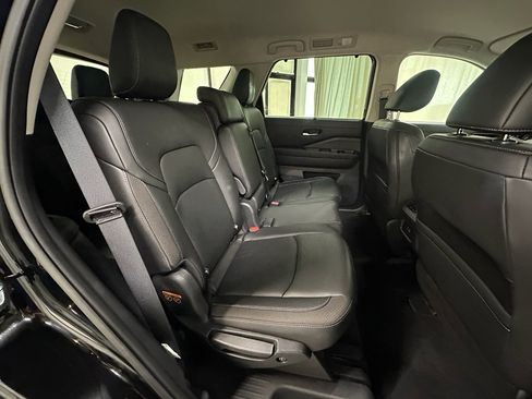 Used 2025 Nissan Pathfinder SL AWD/4WD image 20