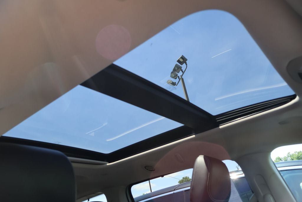 Used 2023 Chrysler Pacifica Limited FWD image 17
