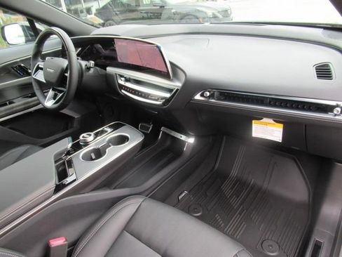 New 2026 Cadillac Lyriq V image 12