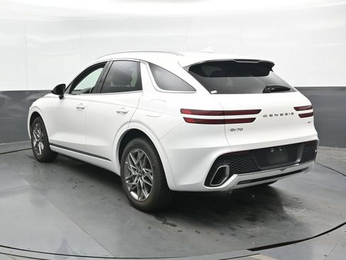 Used 2025 Genesis GV70 2.5T AWD/4WD image 11